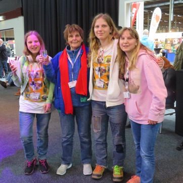 Sanna met twee kleuren veters.jpg